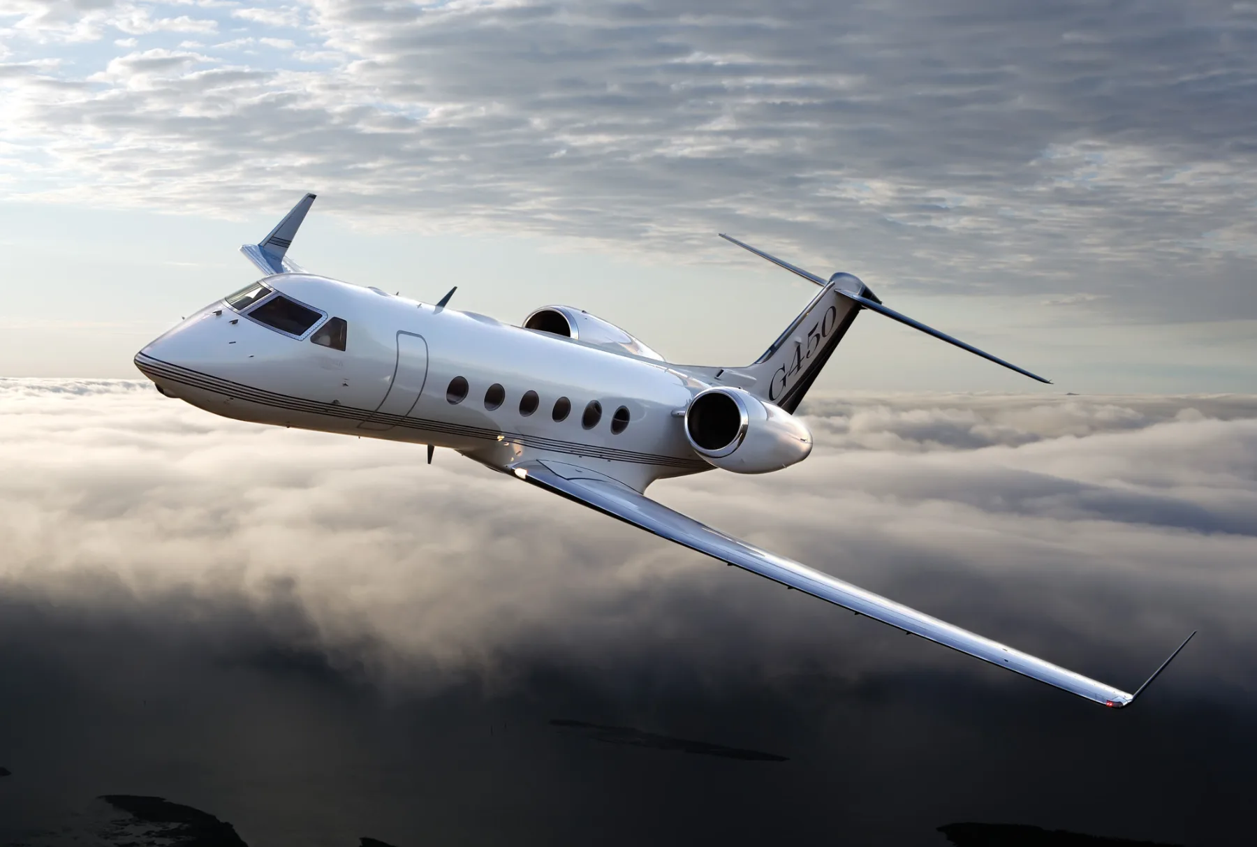Gulfstream G450 heavy jet on the ramp